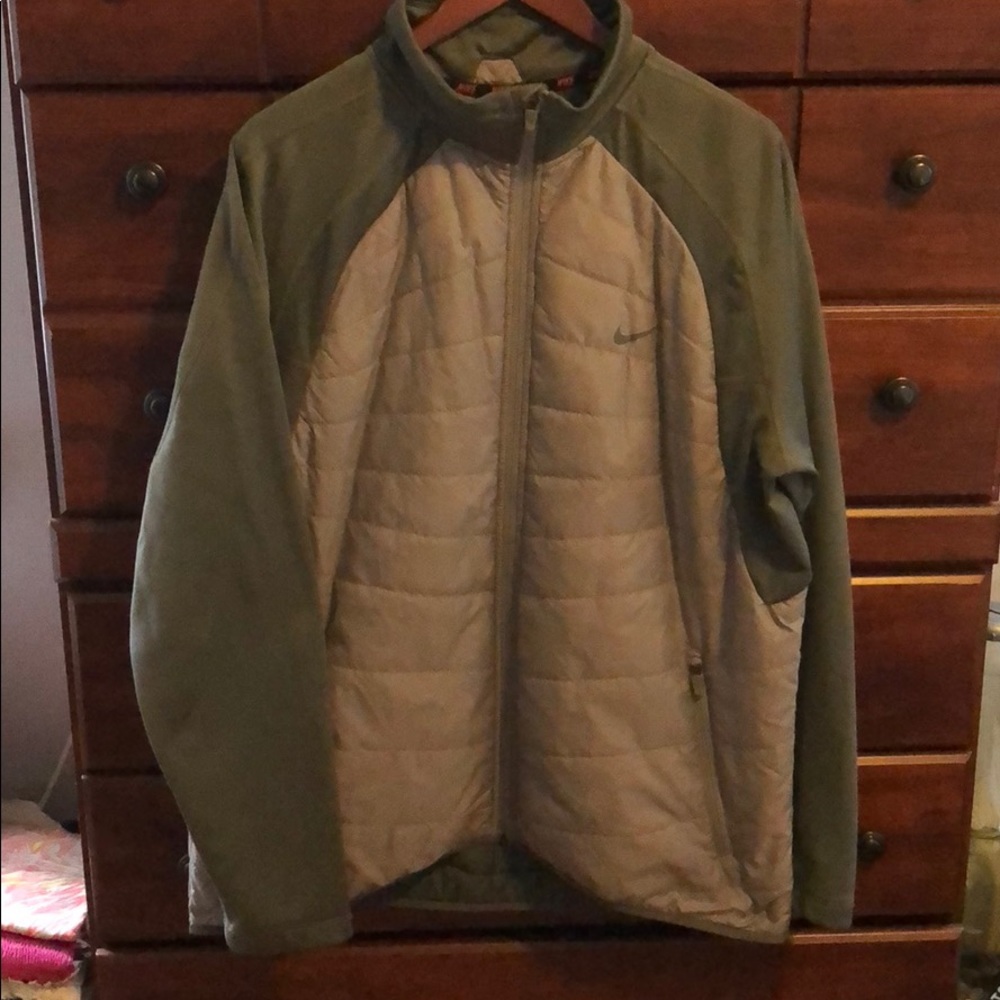 Men’s Nike XL lightweight semi puff jacket